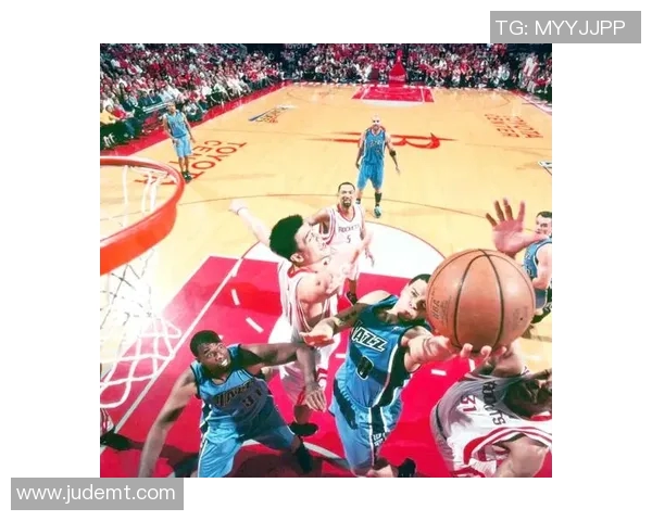 篮球明星对位解析：谁能在赛场上胜出谁的巅峰对决